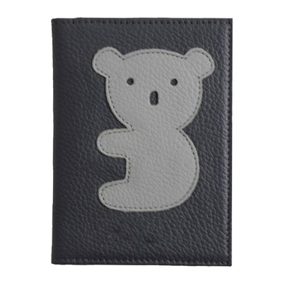 merci-with-love-porta-passaporte-little-koala-chumbo-liso-cinza-claro-liso-frente
